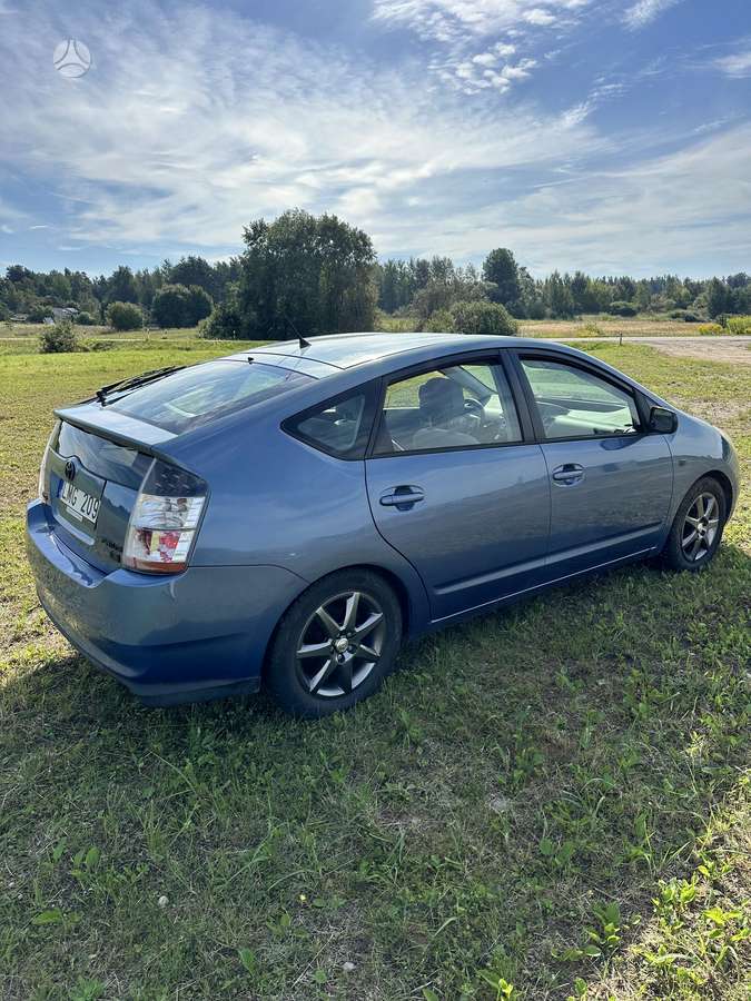 Toyota Prius - 4