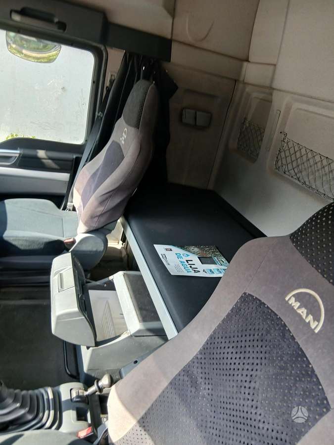 MAN TGX, single sleeper