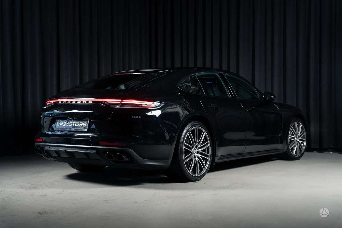 Porsche Panamera - 4
