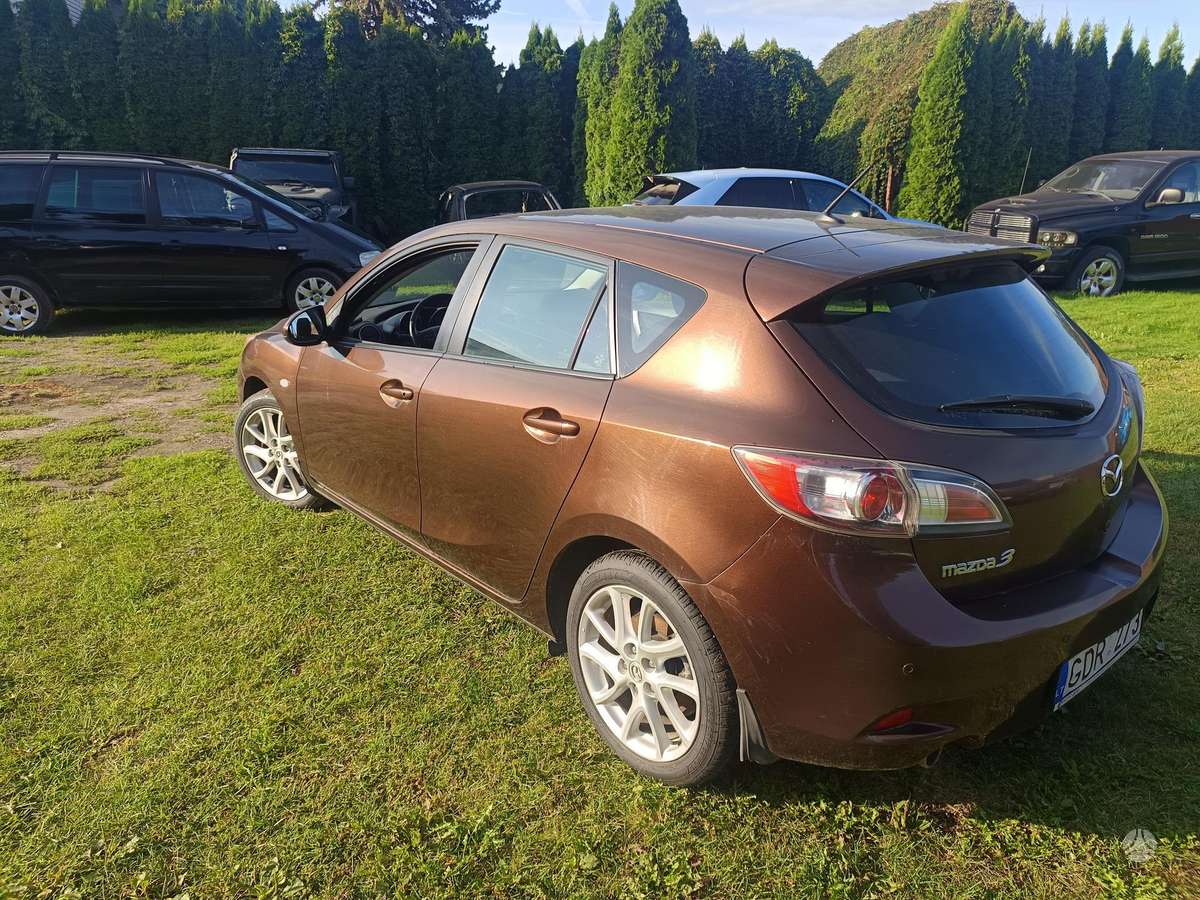 Mazda 3, 2.0 l., saloon / sedan