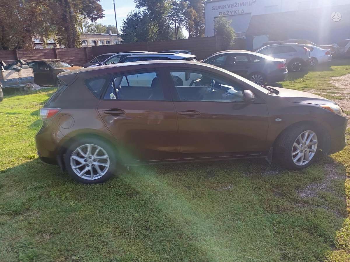 Mazda 3, 2.0 l., saloon / sedan