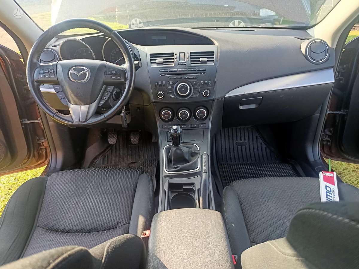 Mazda 3, 2.0 l., saloon / sedan