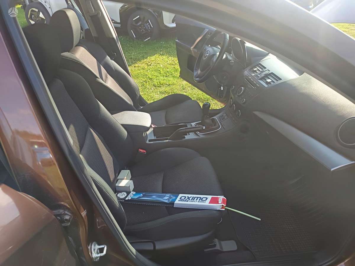 Mazda 3, 2.0 l., saloon / sedan