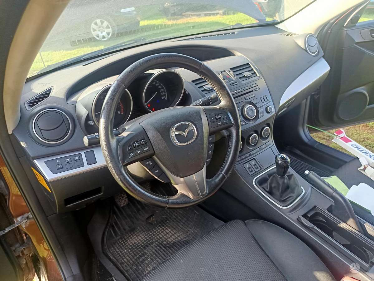 Mazda 3, 2.0 l., saloon / sedan