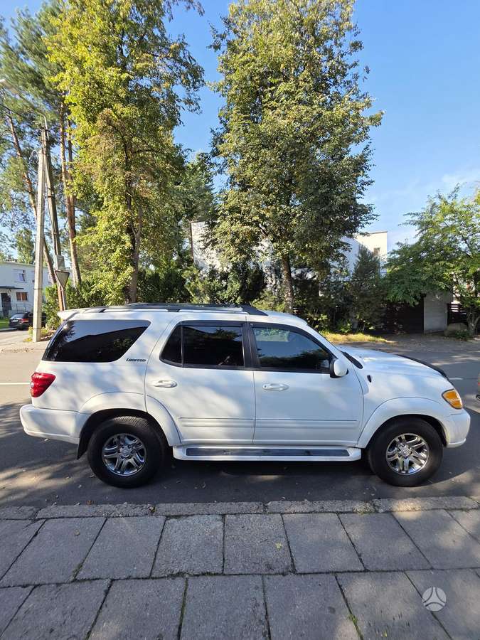 Toyota Sequoia - 2