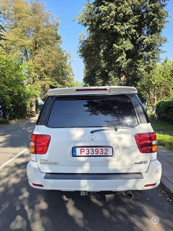 Toyota Sequoia - 7