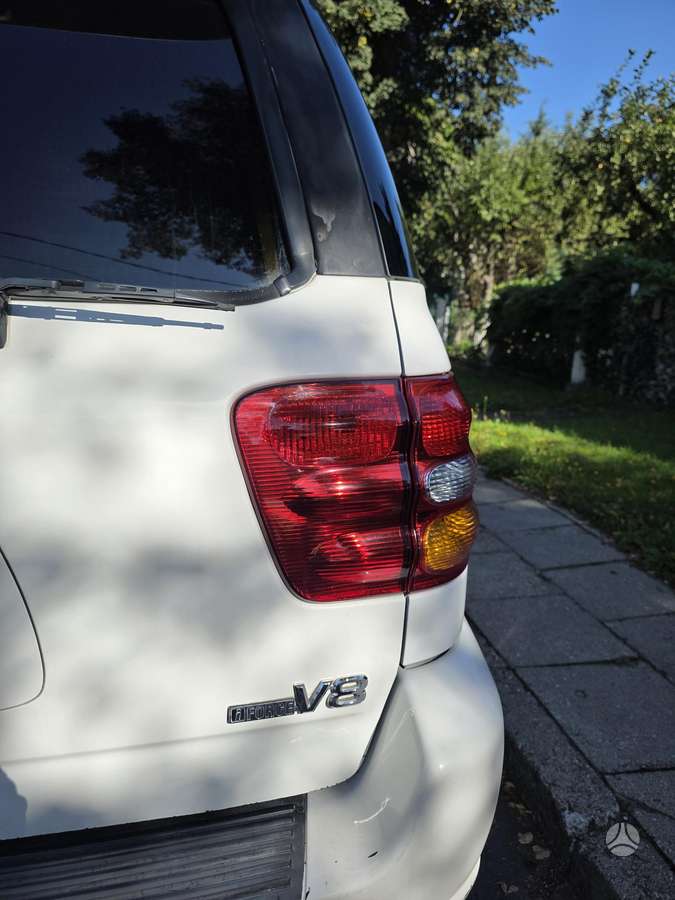Toyota Sequoia - 9