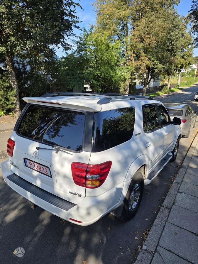 Toyota Sequoia - 10