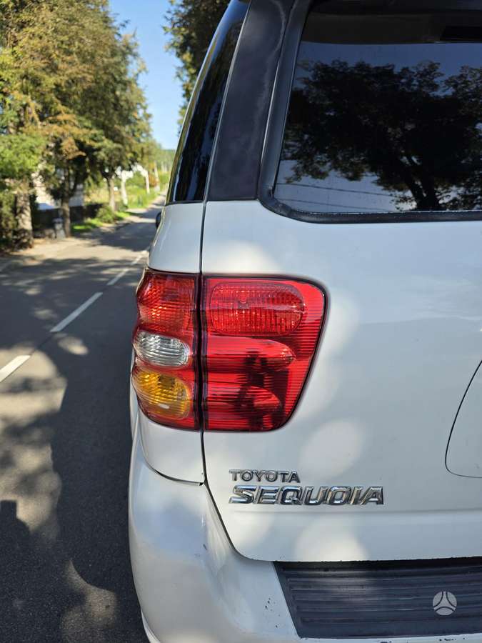 Toyota Sequoia - 11