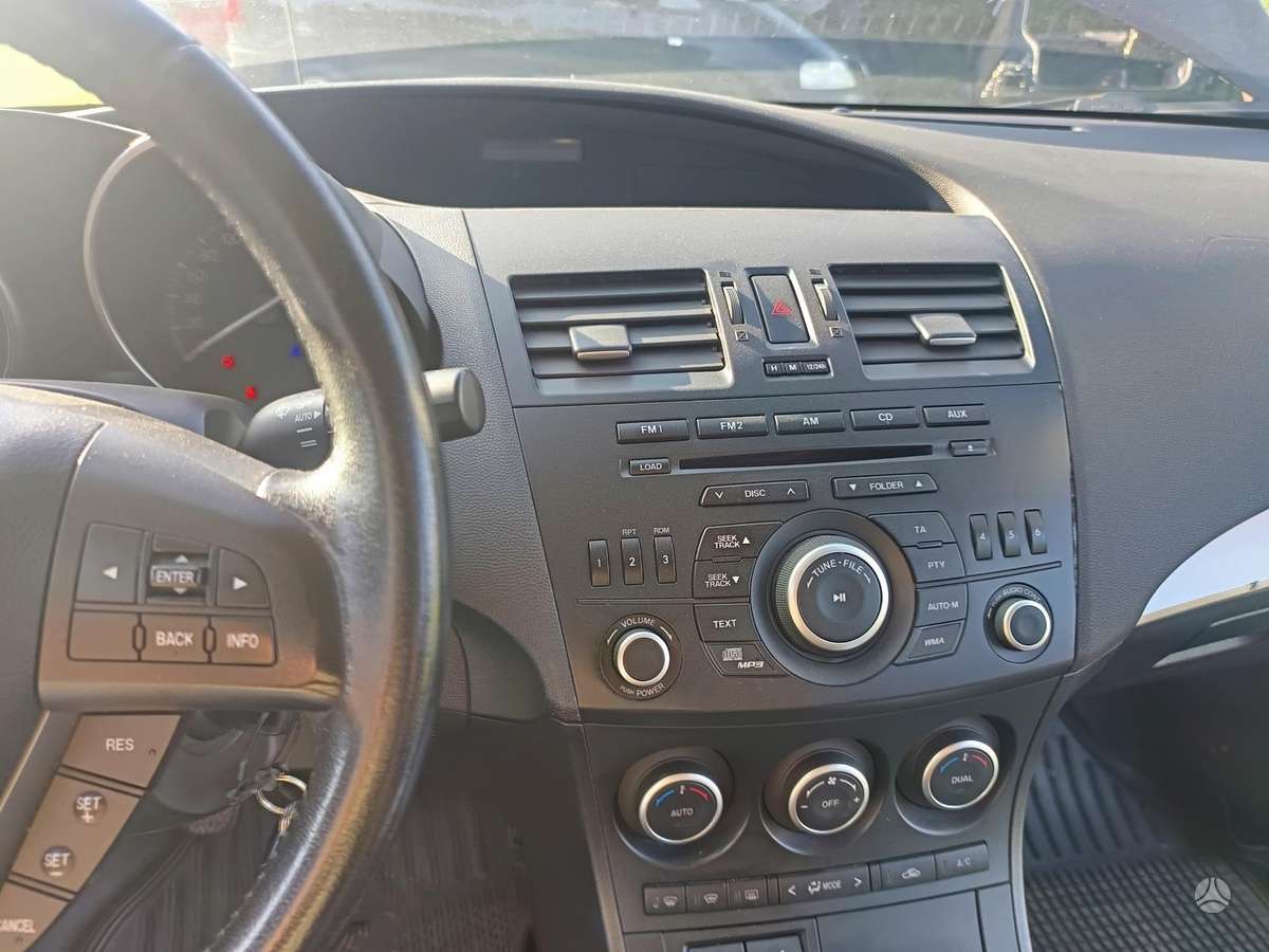 Mazda 3, 2.0 l., saloon / sedan