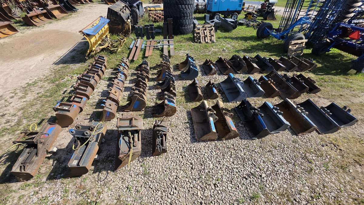 -Kita- JCB 3cx / 4cx, buckets