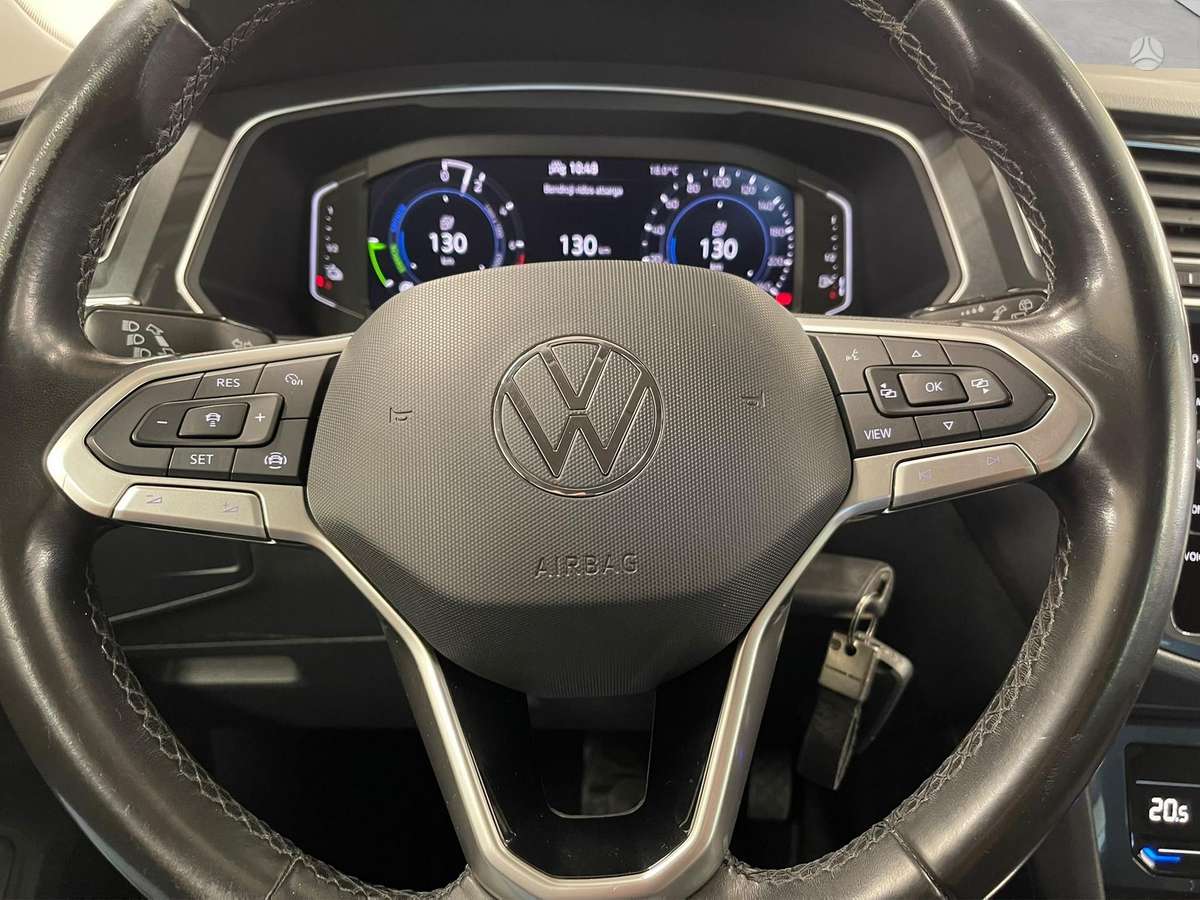 Volkswagen Tiguan - 11