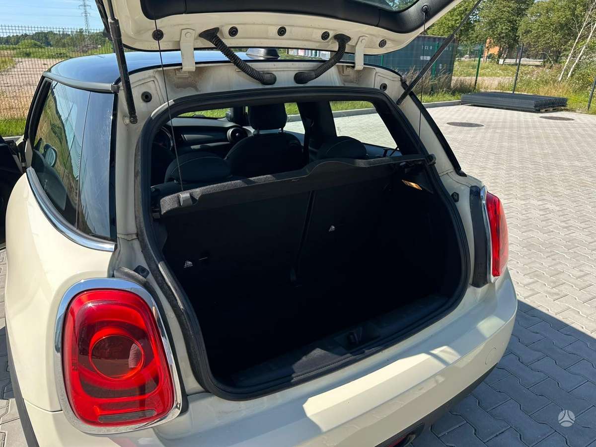Mini Cooper, 1.5 l., hatchback