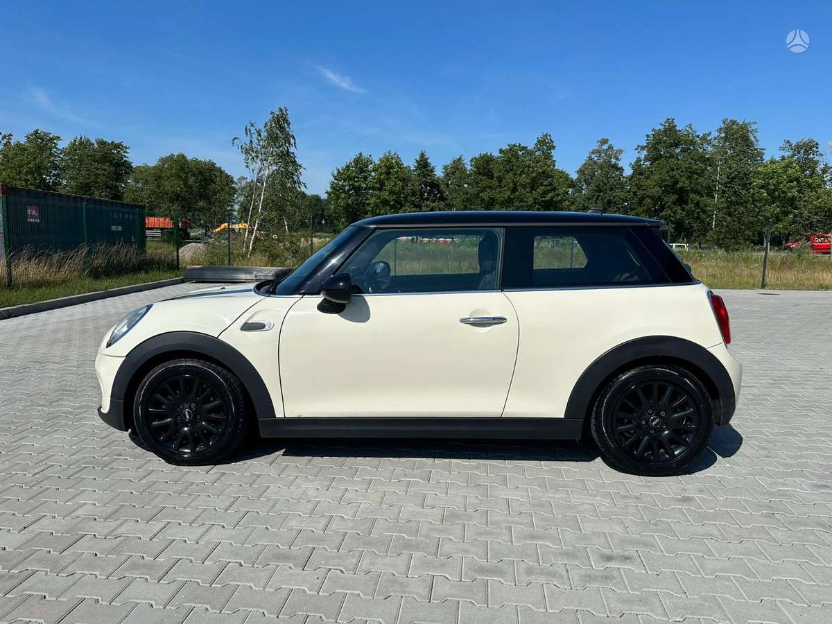 Mini Cooper, 1.5 l., hatchback