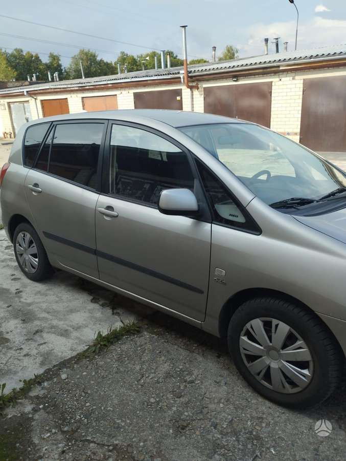 Toyota Corolla Verso - 3