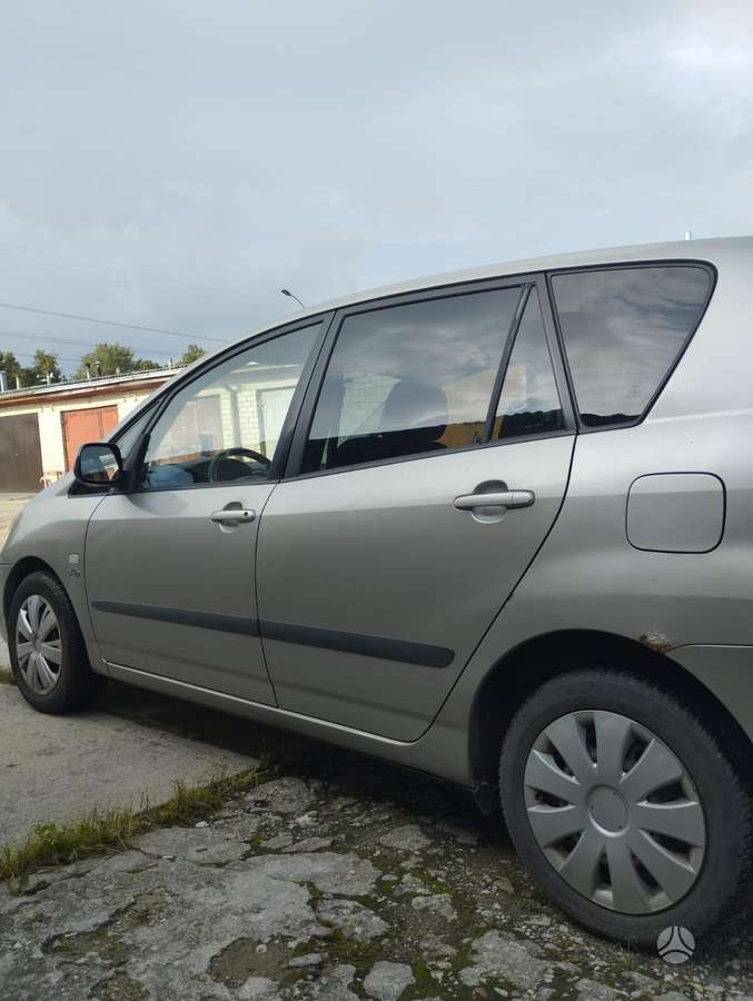 Toyota Corolla Verso - 4