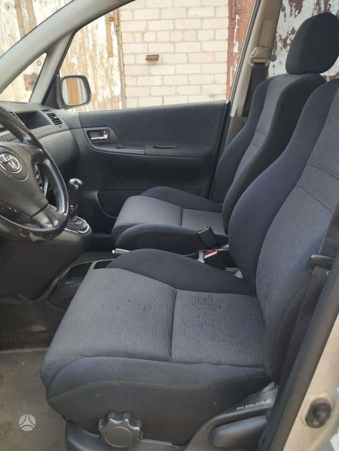 Toyota Corolla Verso - 5