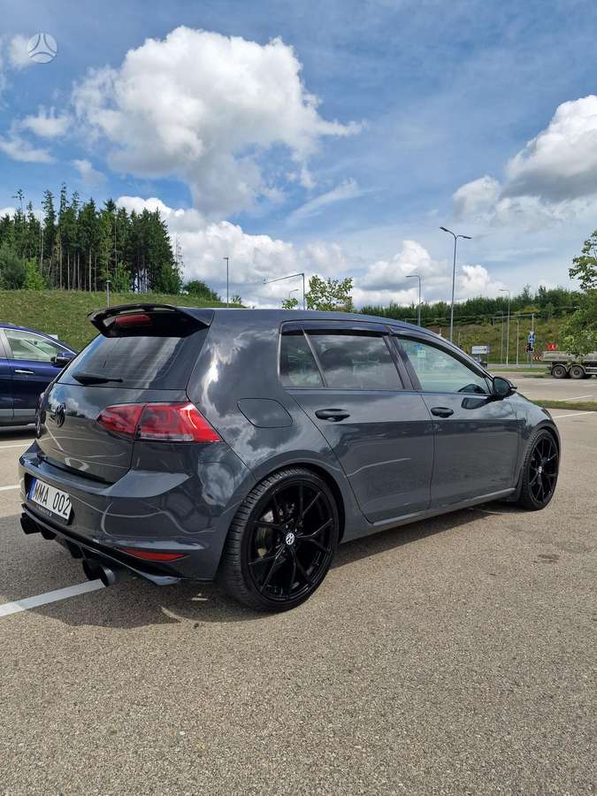 Volkswagen Golf - 6