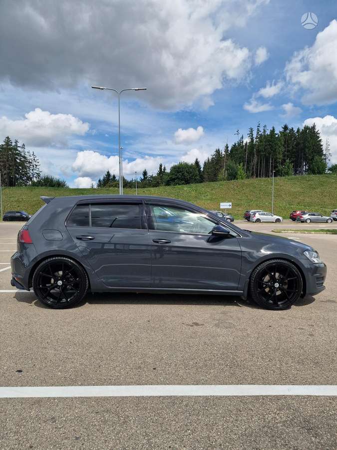 Volkswagen Golf - 2