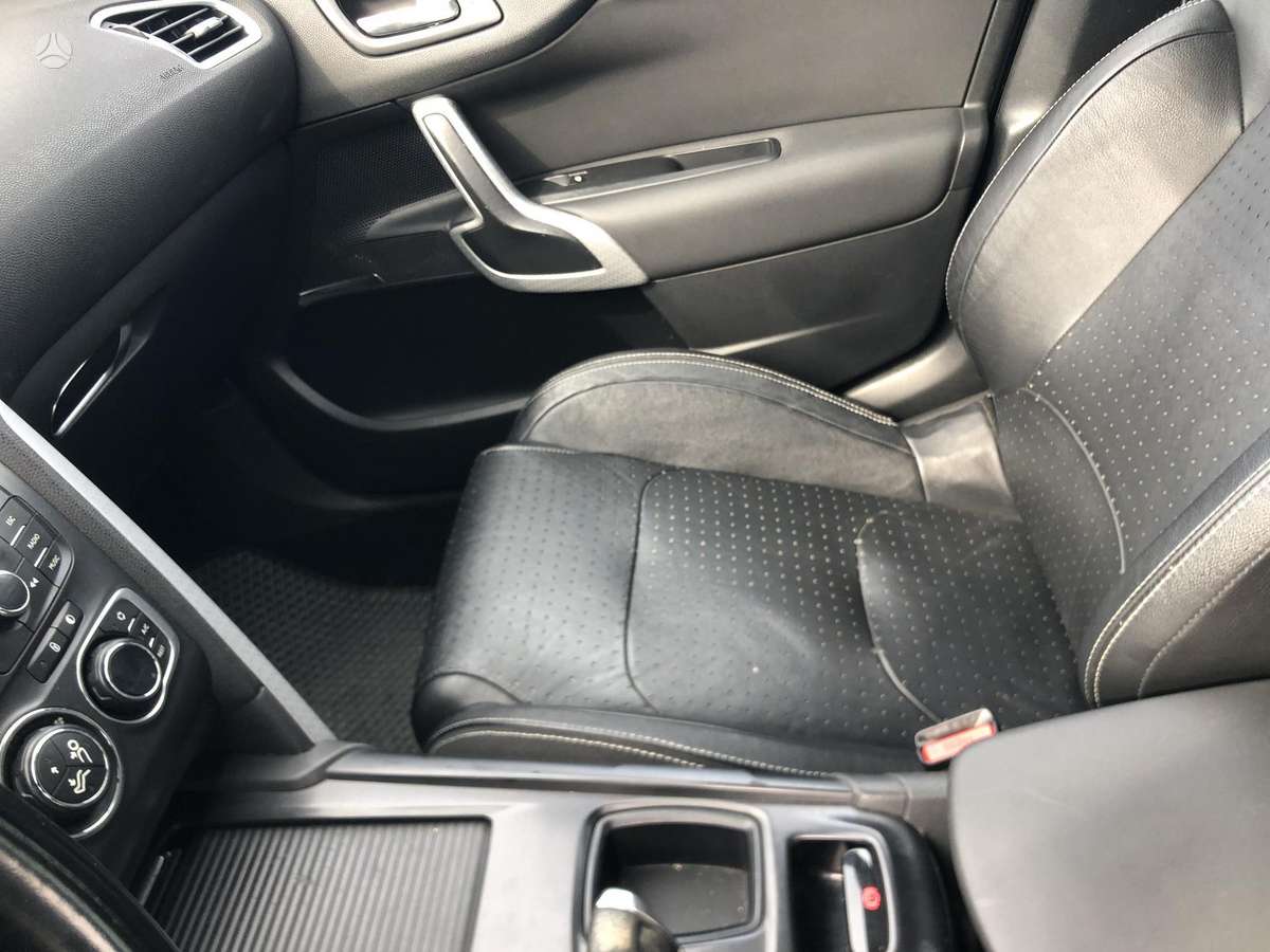 Citroen DS4, 1.6 l., hatchback