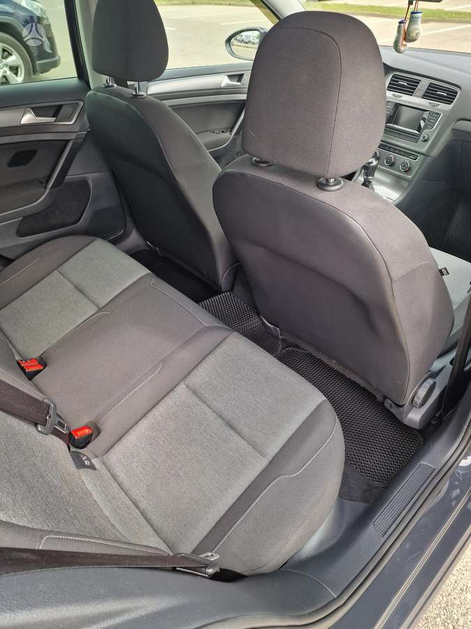 Volkswagen Golf - 10