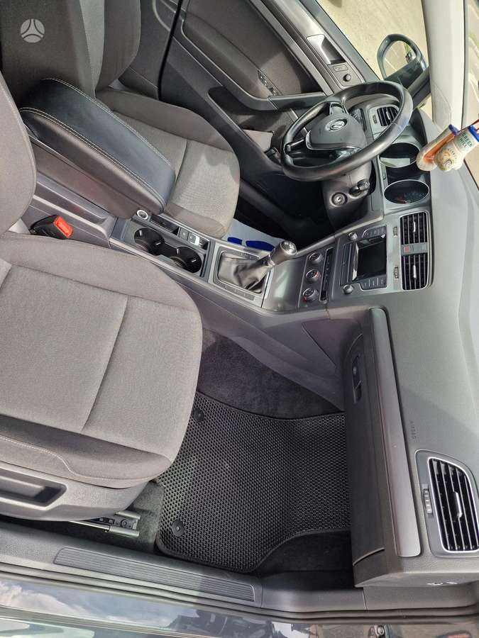 Volkswagen Golf - 11