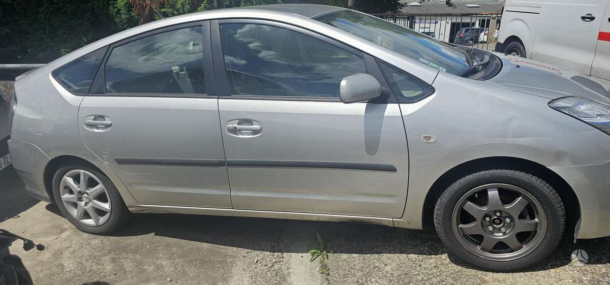 Toyota Prius - 3