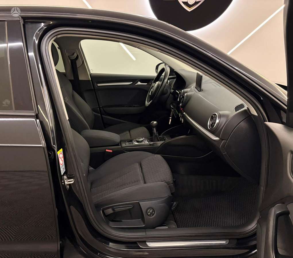 Audi A3, 1.6 l., hatchback