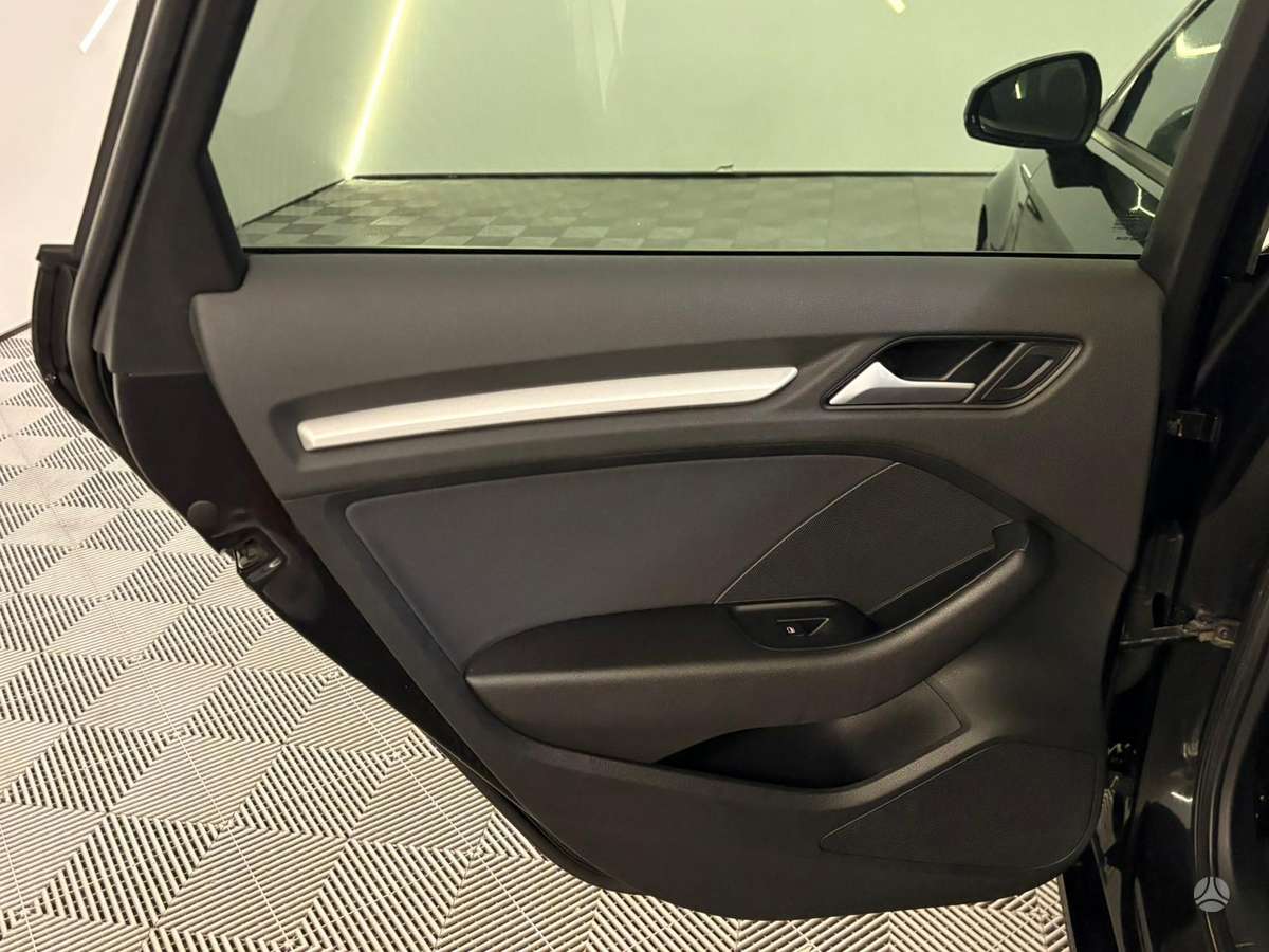 Audi A3, 1.6 l., Хэтчбек