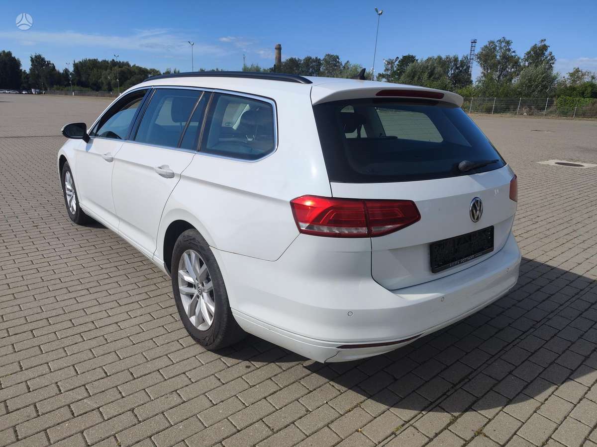 Volkswagen Passat - 4