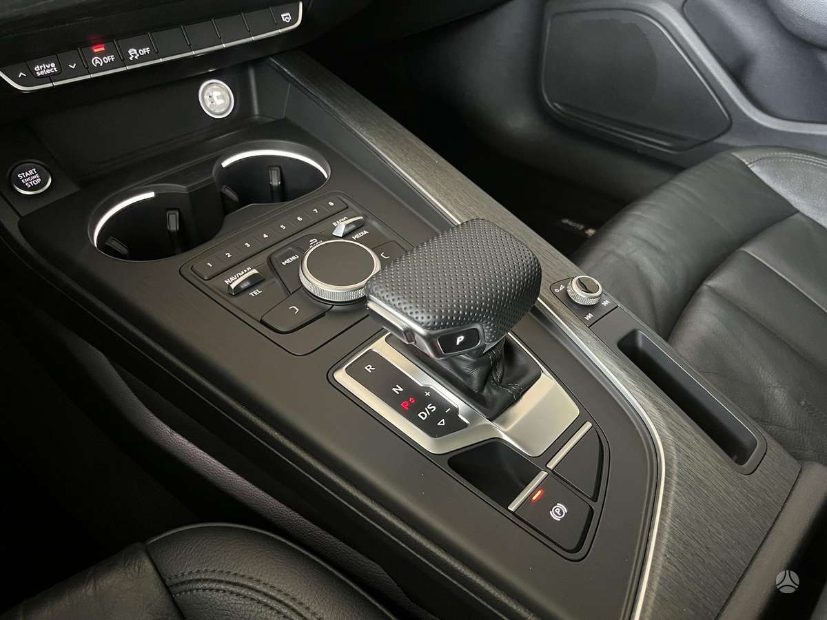 Audi A4, 2.0 l., Седан