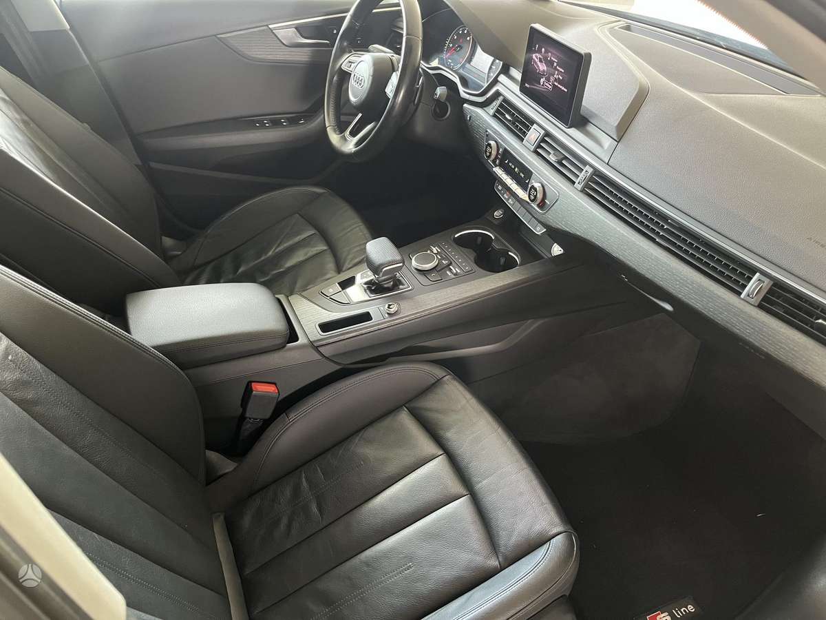 Audi A4, 2.0 l., Седан