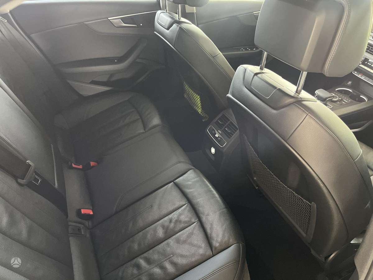 Audi A4, 2.0 l., Седан