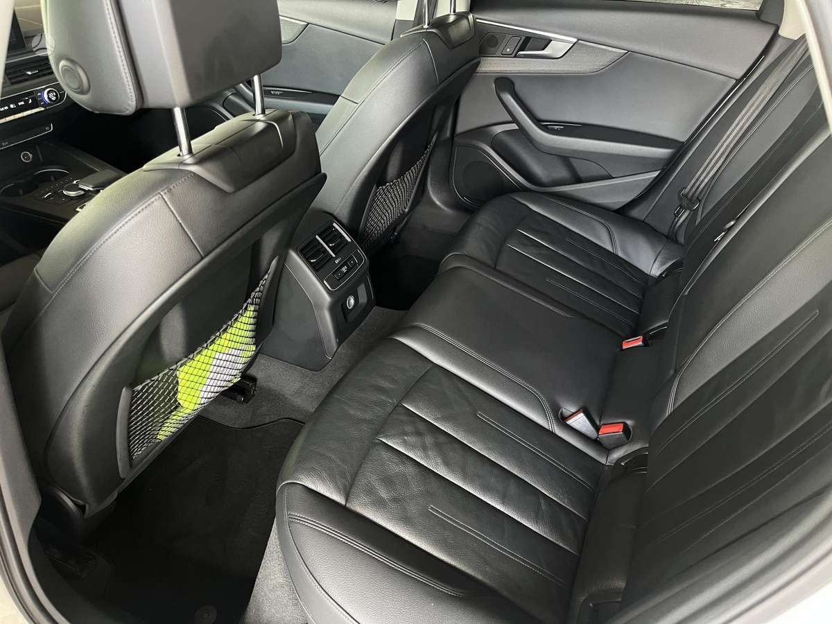 Audi A4, 2.0 l., Седан