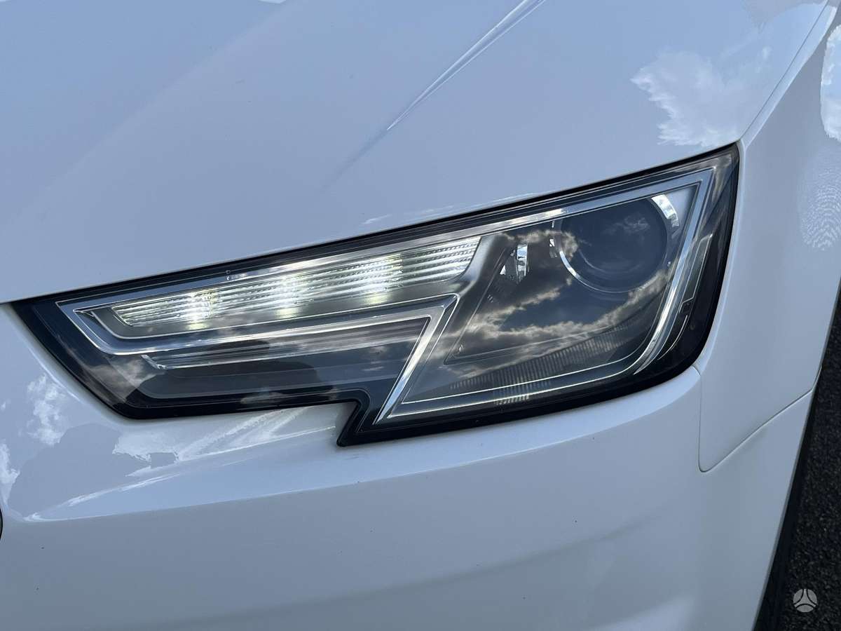 Audi A4, 2.0 l., saloon / sedan