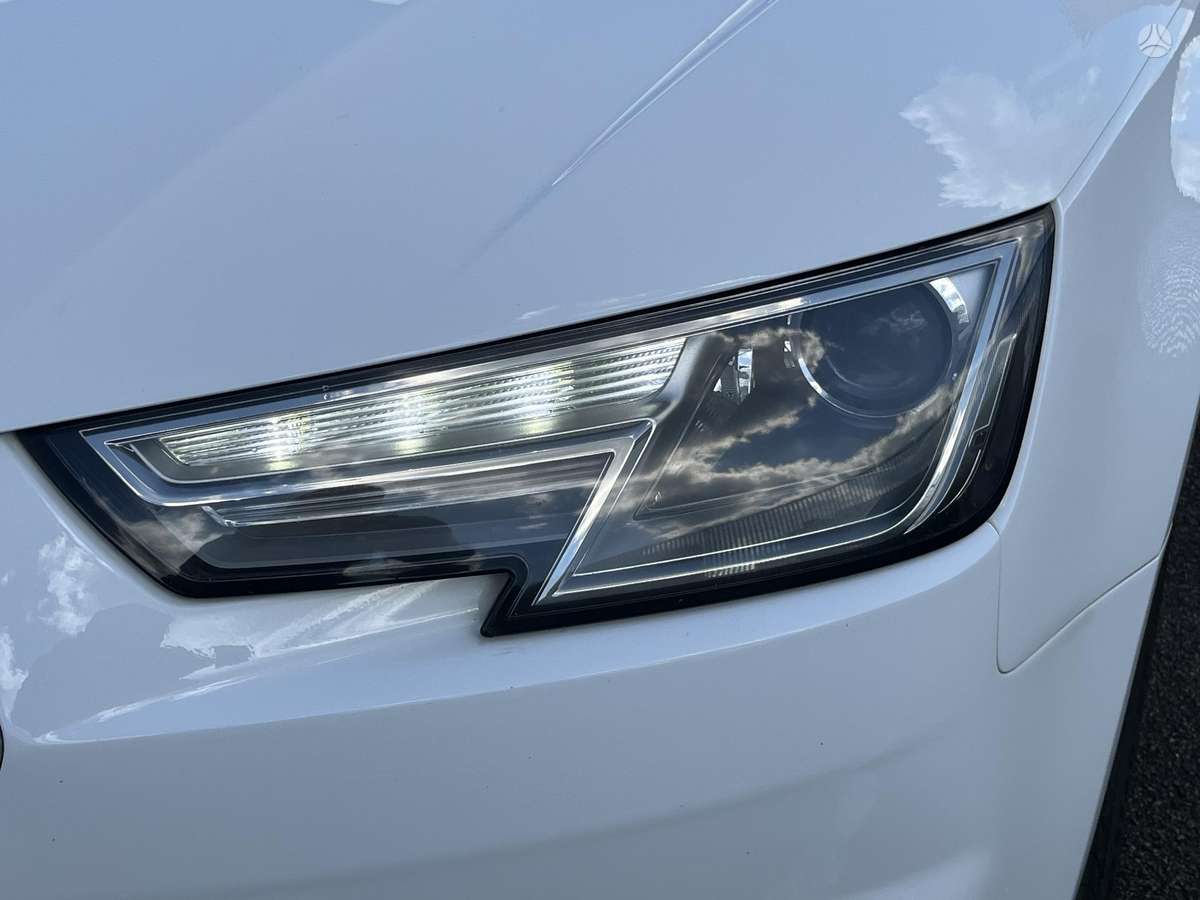 Audi A4, 2.0 l., Седан