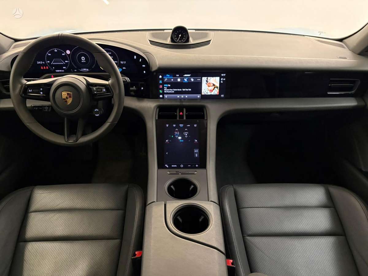 Porsche Taycan - 6