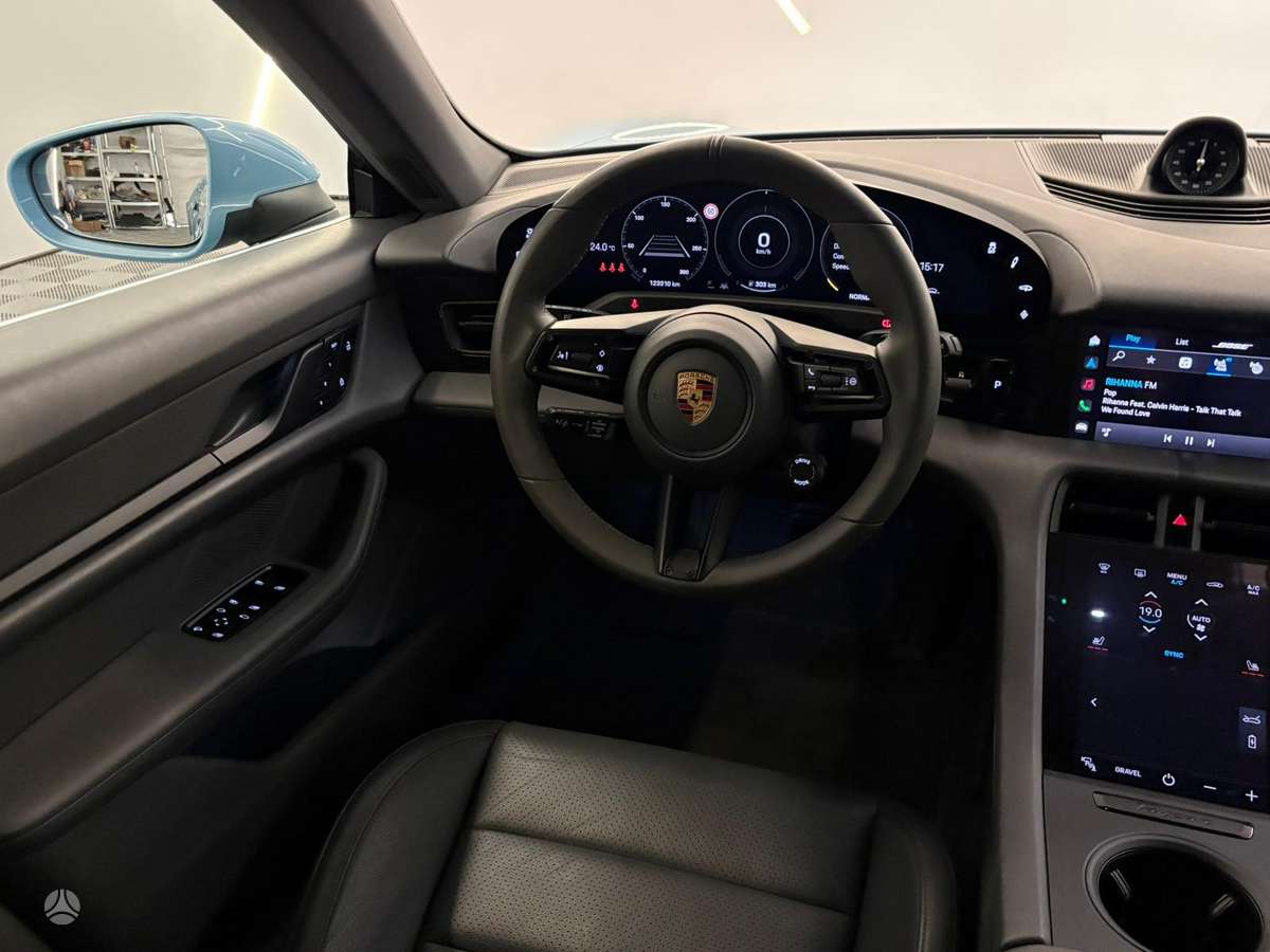 Porsche Taycan - 9