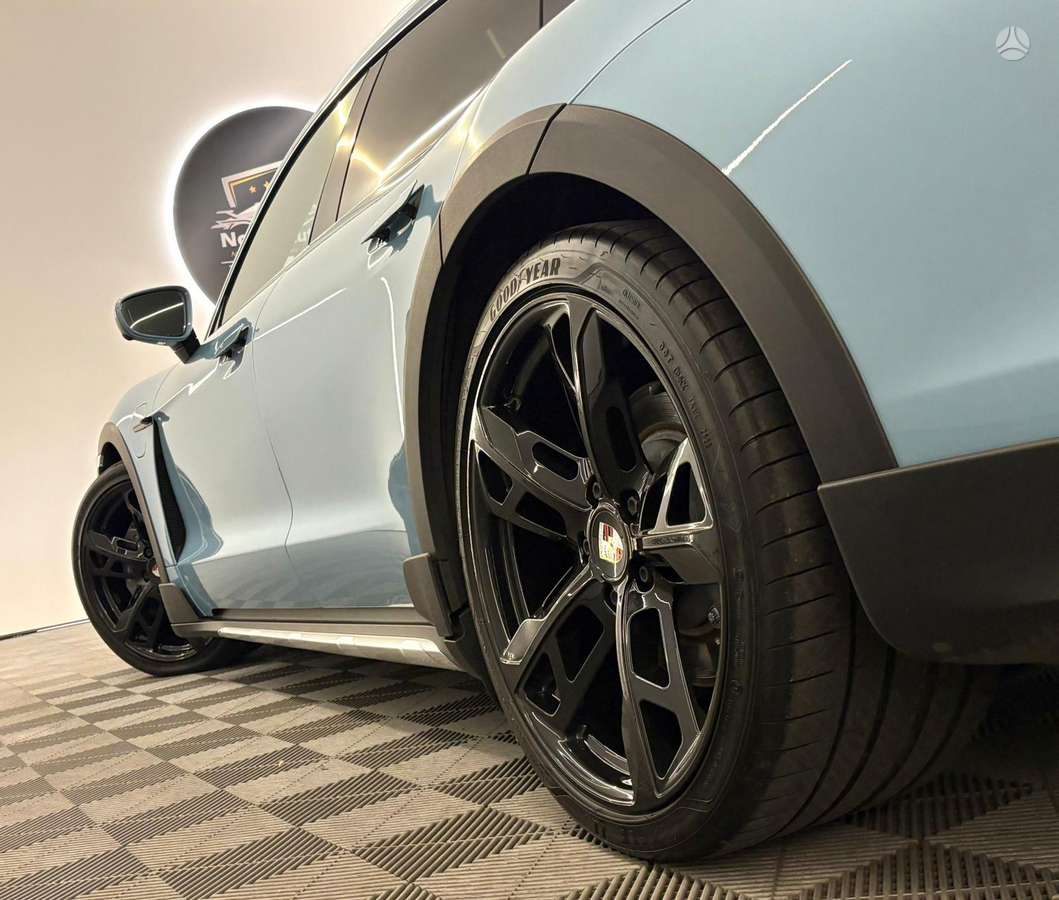 Porsche Taycan - 12