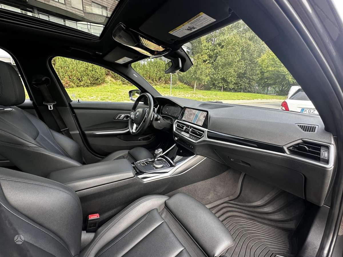 BMW 330, 2.0 l., Седан