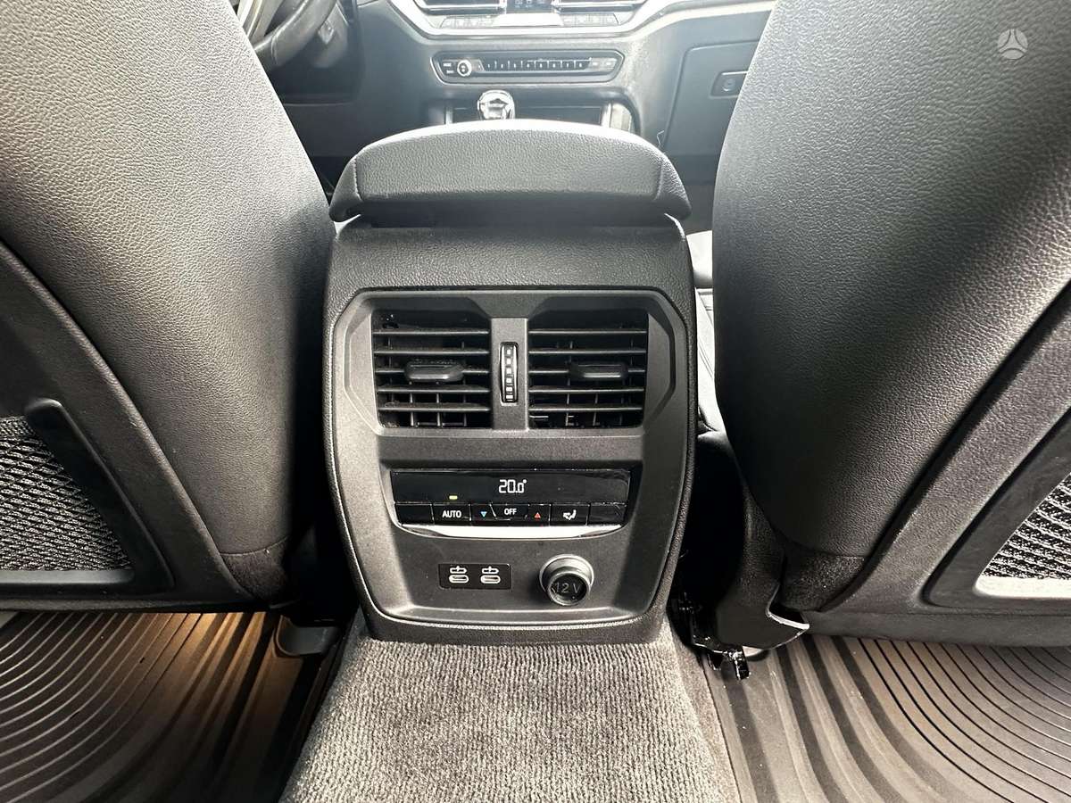 BMW 330, 2.0 l., Седан
