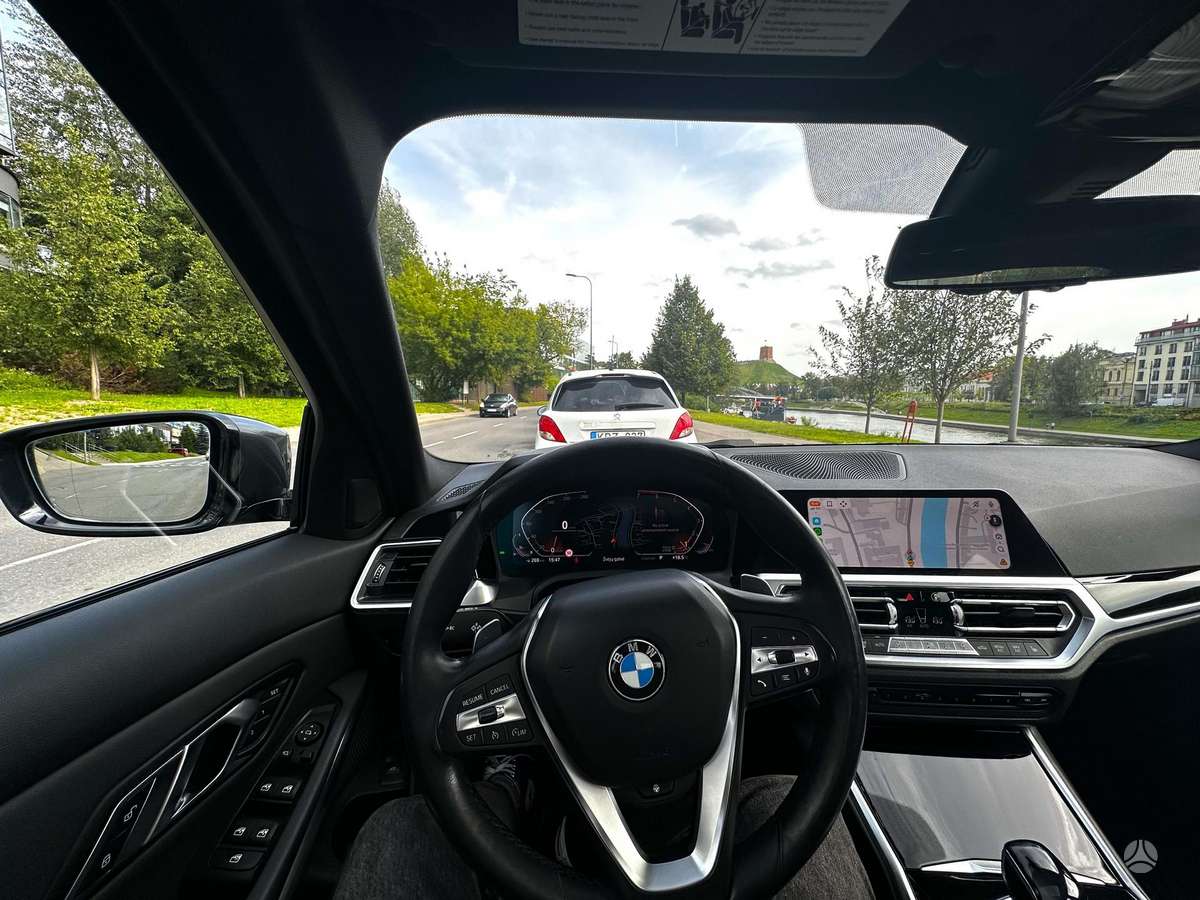 BMW 330, 2.0 l., Седан