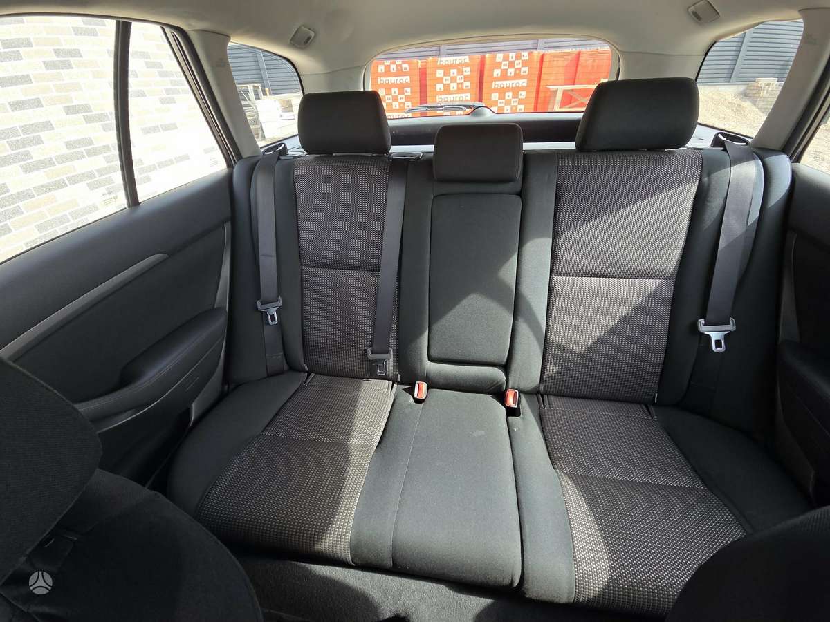 Toyota Avensis - 6