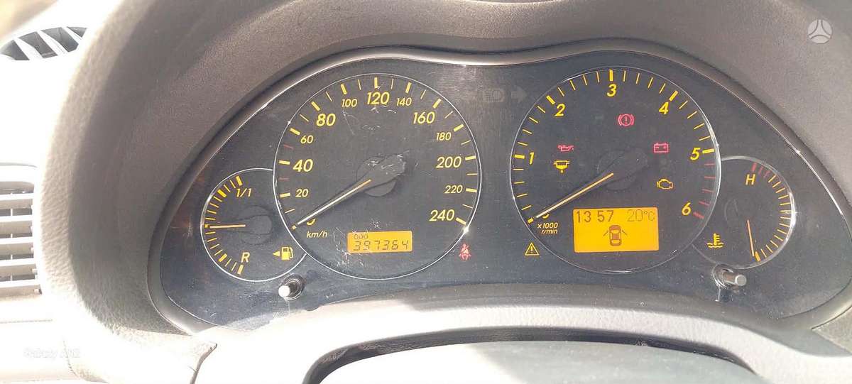 Toyota Avensis - 10
