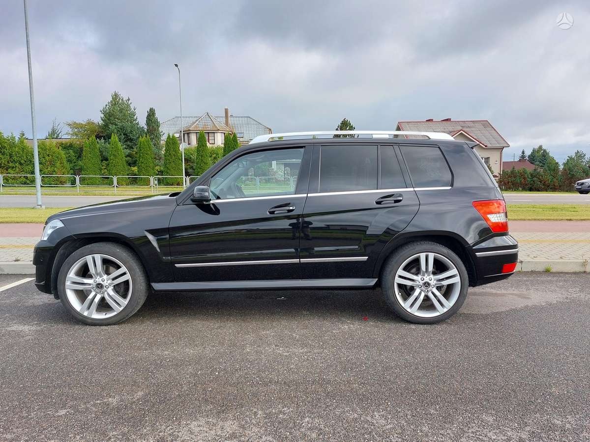 Mercedes-Benz GLK320 2009 — вигляд ззаду
