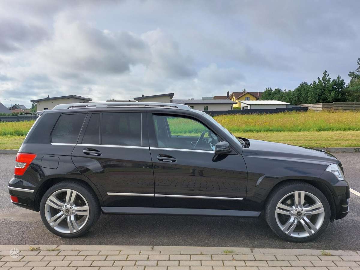 Mercedes-Benz GLK320 2009 — салон