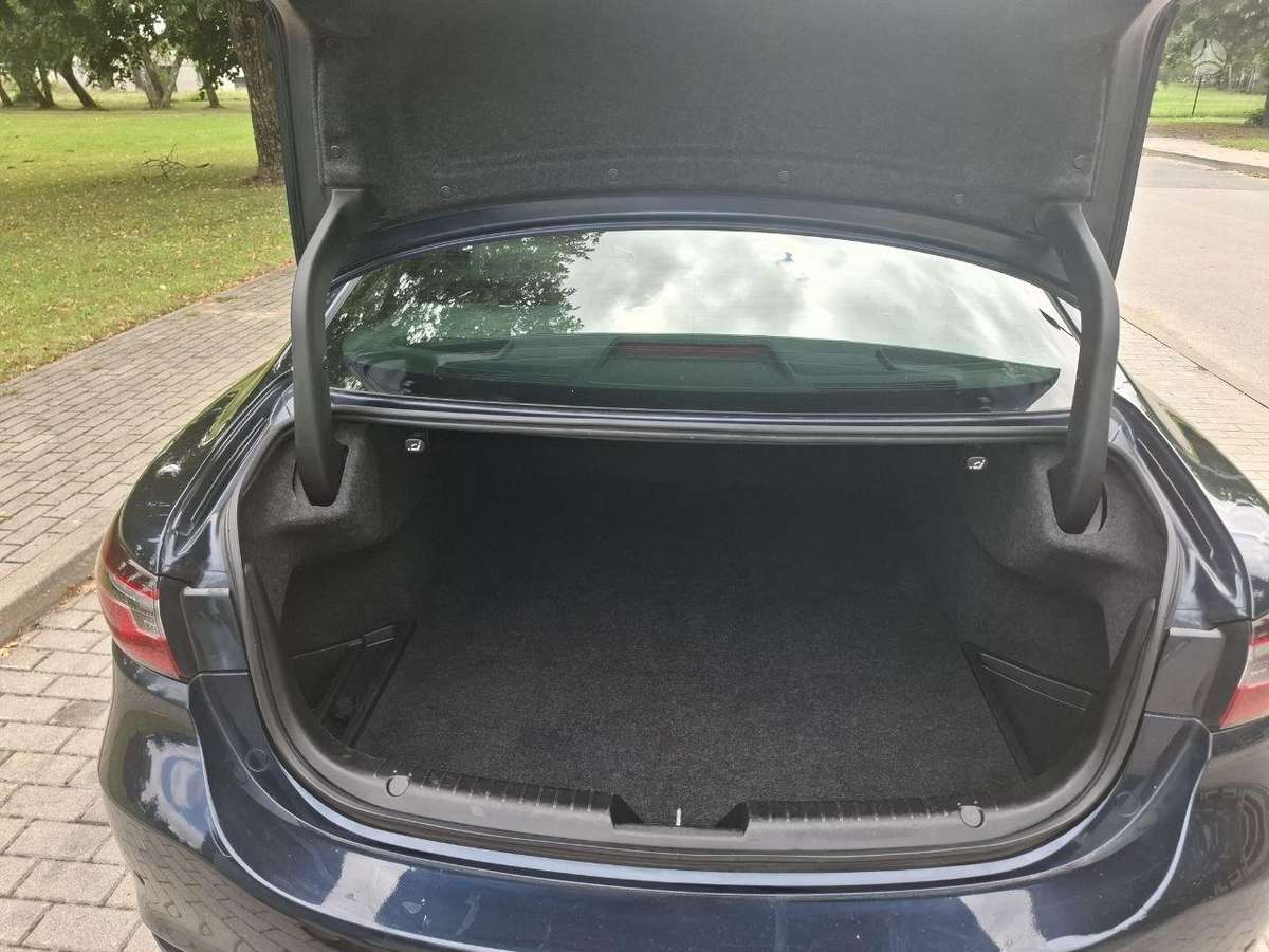 Mazda 6, 2.2 l., Седан