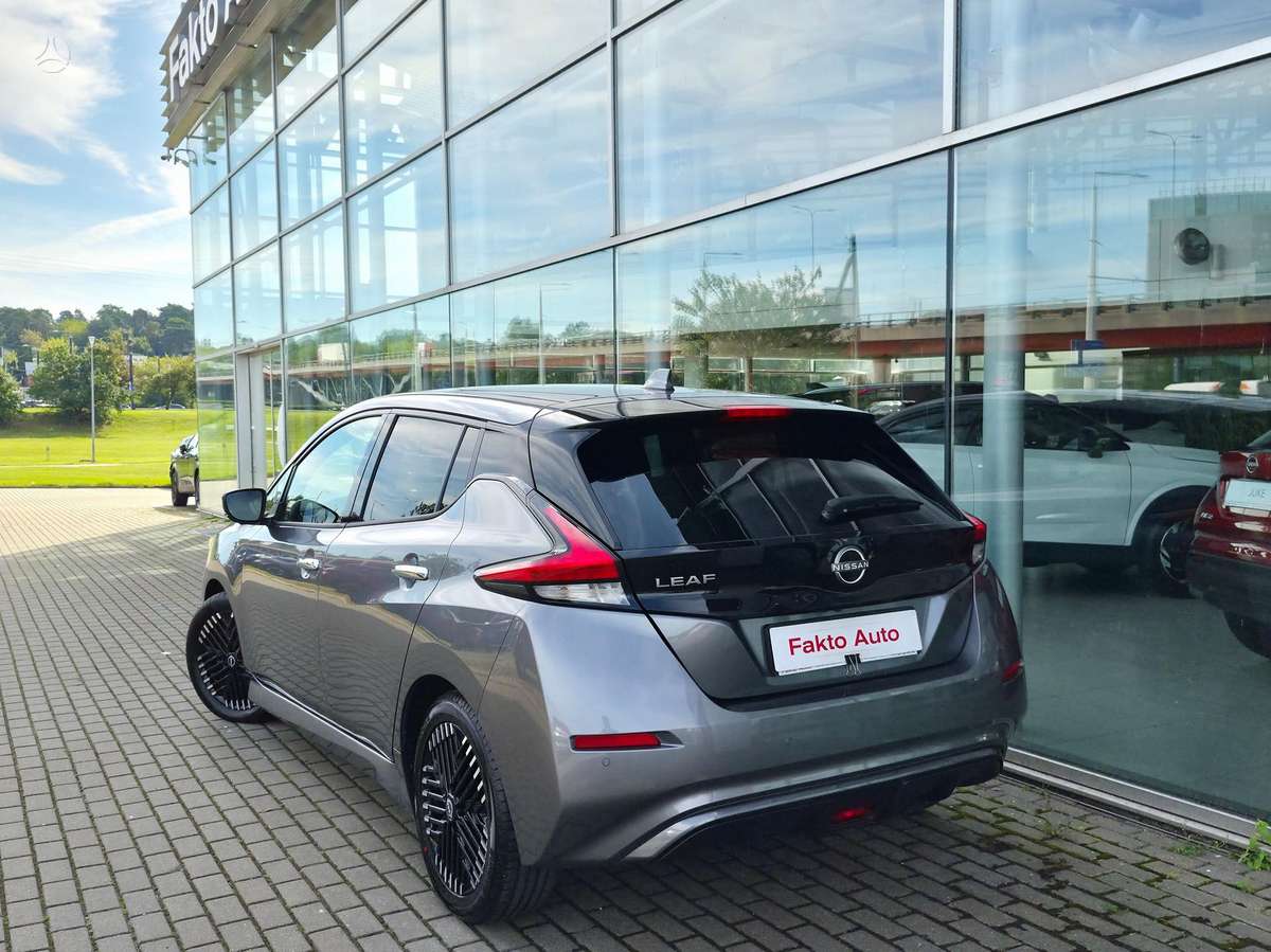Nissan Leaf, hatchback