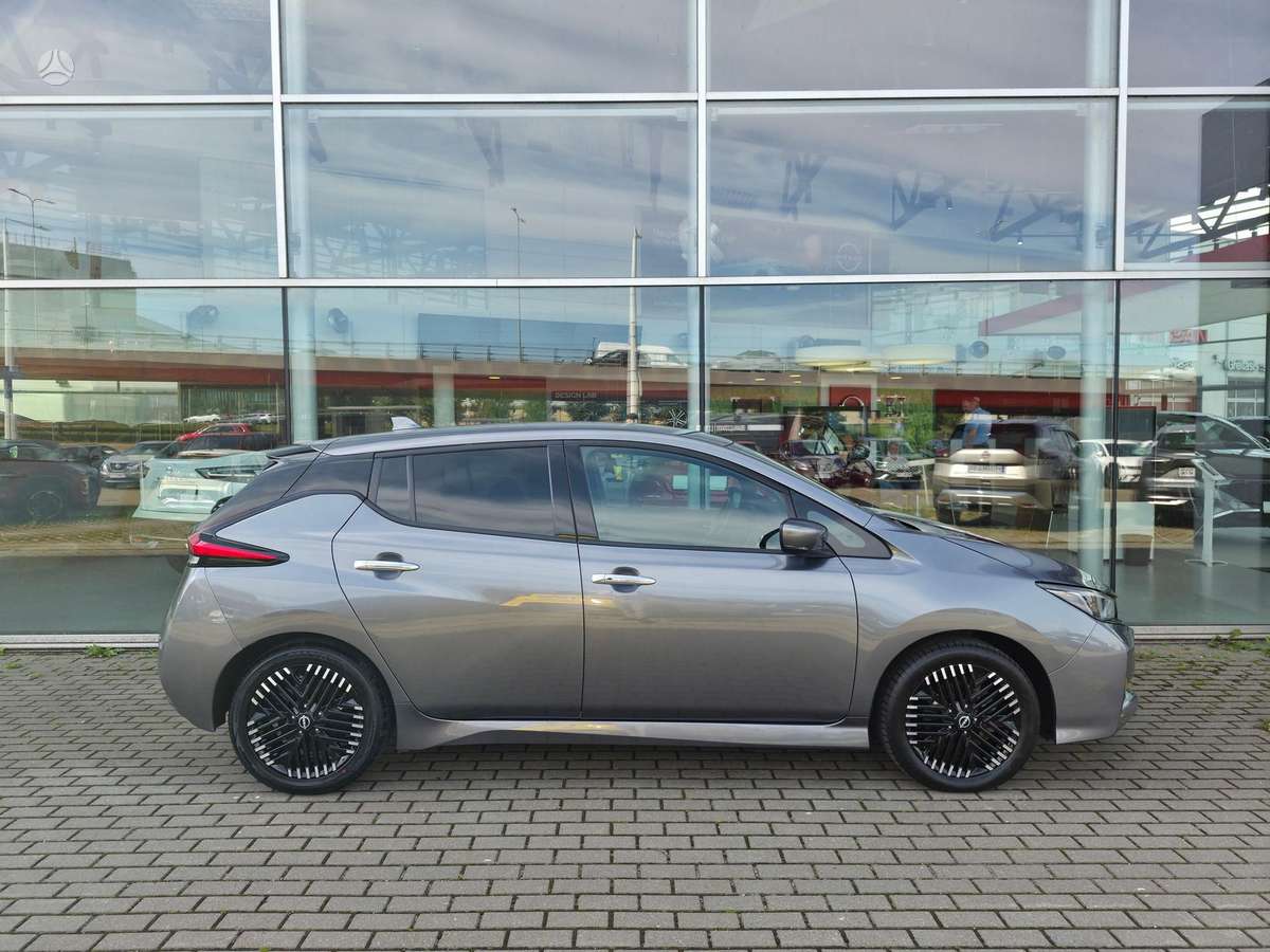 Nissan Leaf, hatchback