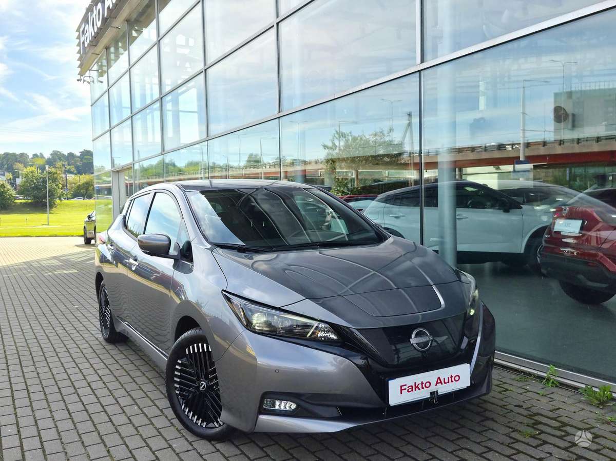 Nissan Leaf, hatchback